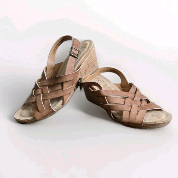 Born Concept Shoes - BOC Comfort Wedge Sz 8 Faux Leather Strappy Sandal Tan Slingback Granola Cushion